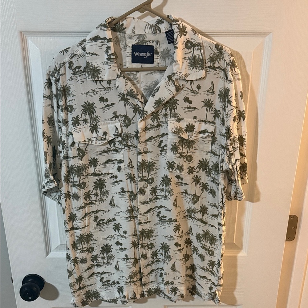 Wrangler Men's Beige and Olive Palm Shirt